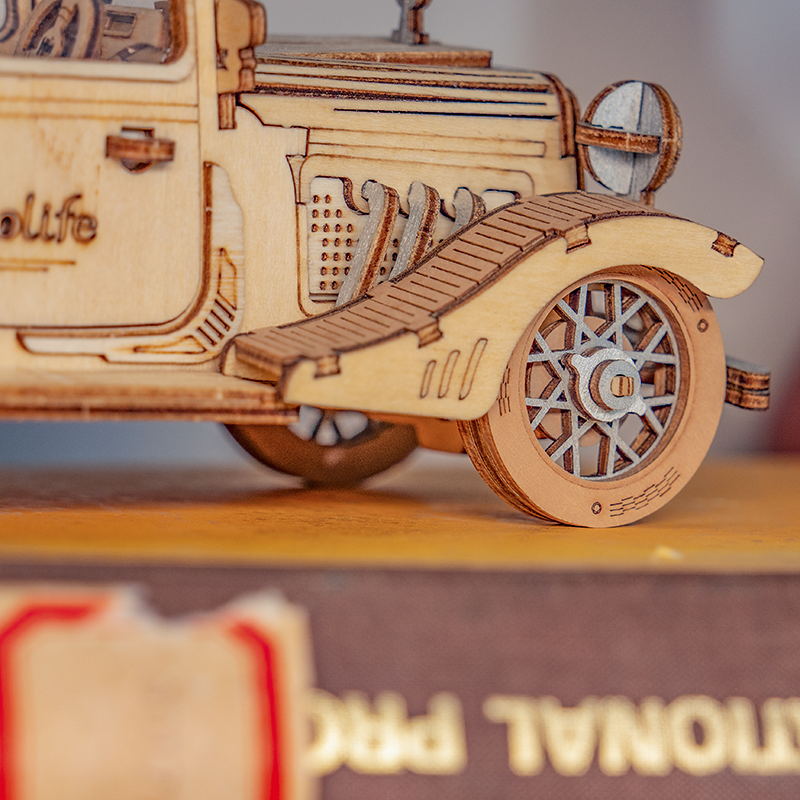 3D Laser Cut Wooden Puzzle: Vintage Car