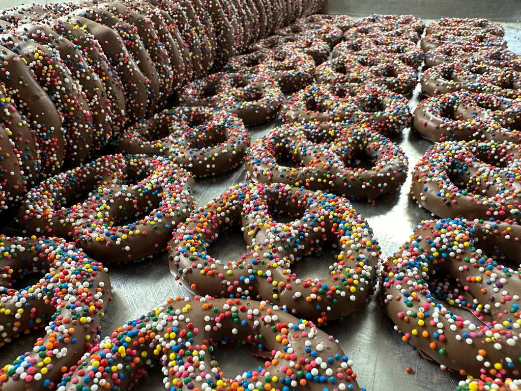 O’Gourmet MILK Chocolate 2PK Pretzel w/ Nonpareils 🥨 