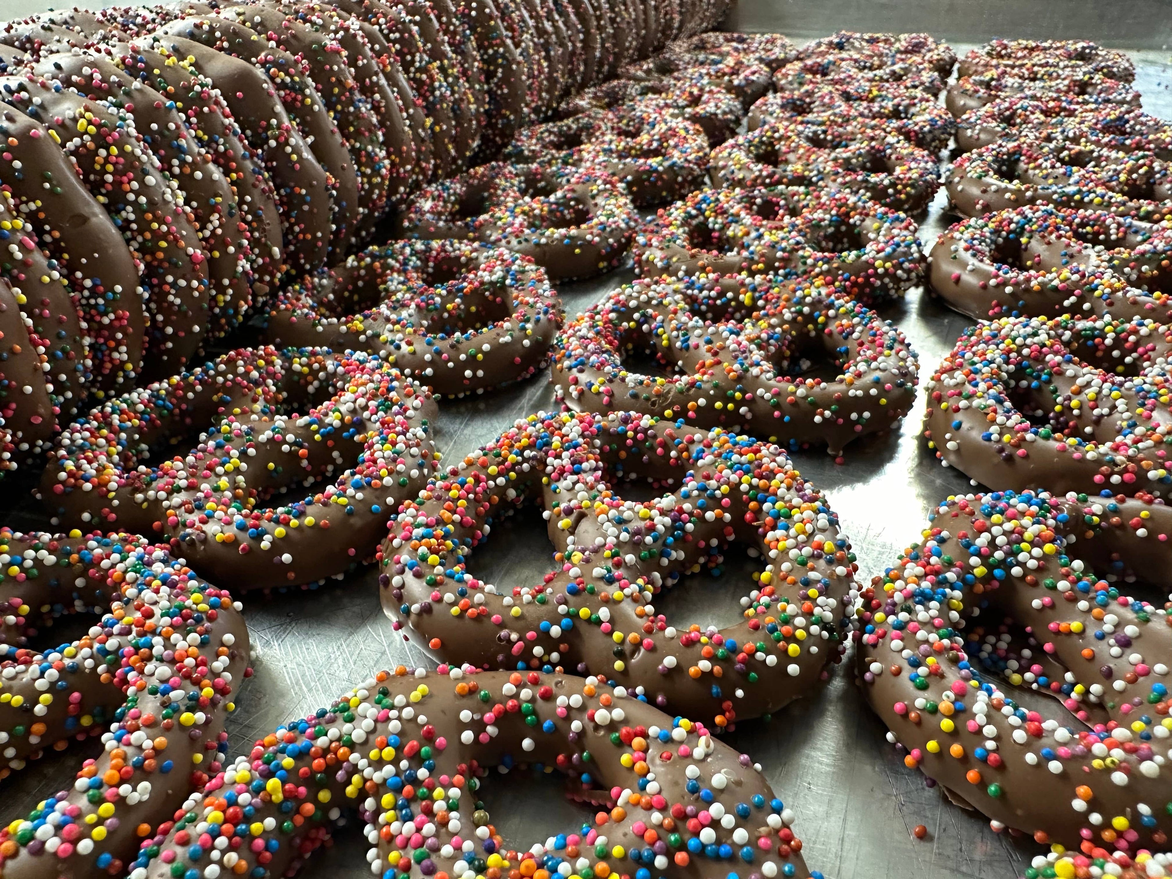O’Gourmet MILK Chocolate 2PK Pretzel w/ Nonpareils 🥨 