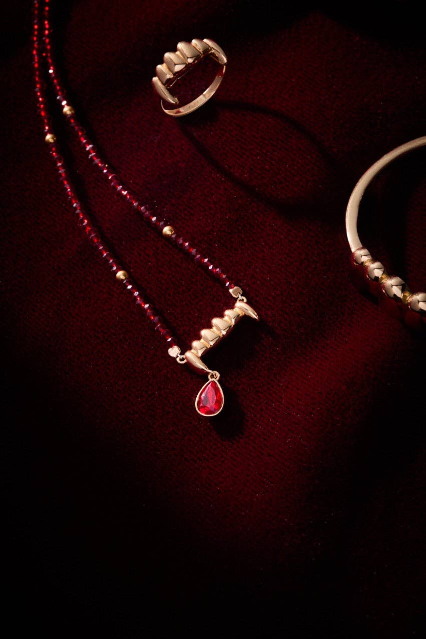 Vampire Teeth Fangs Pendant: Gold