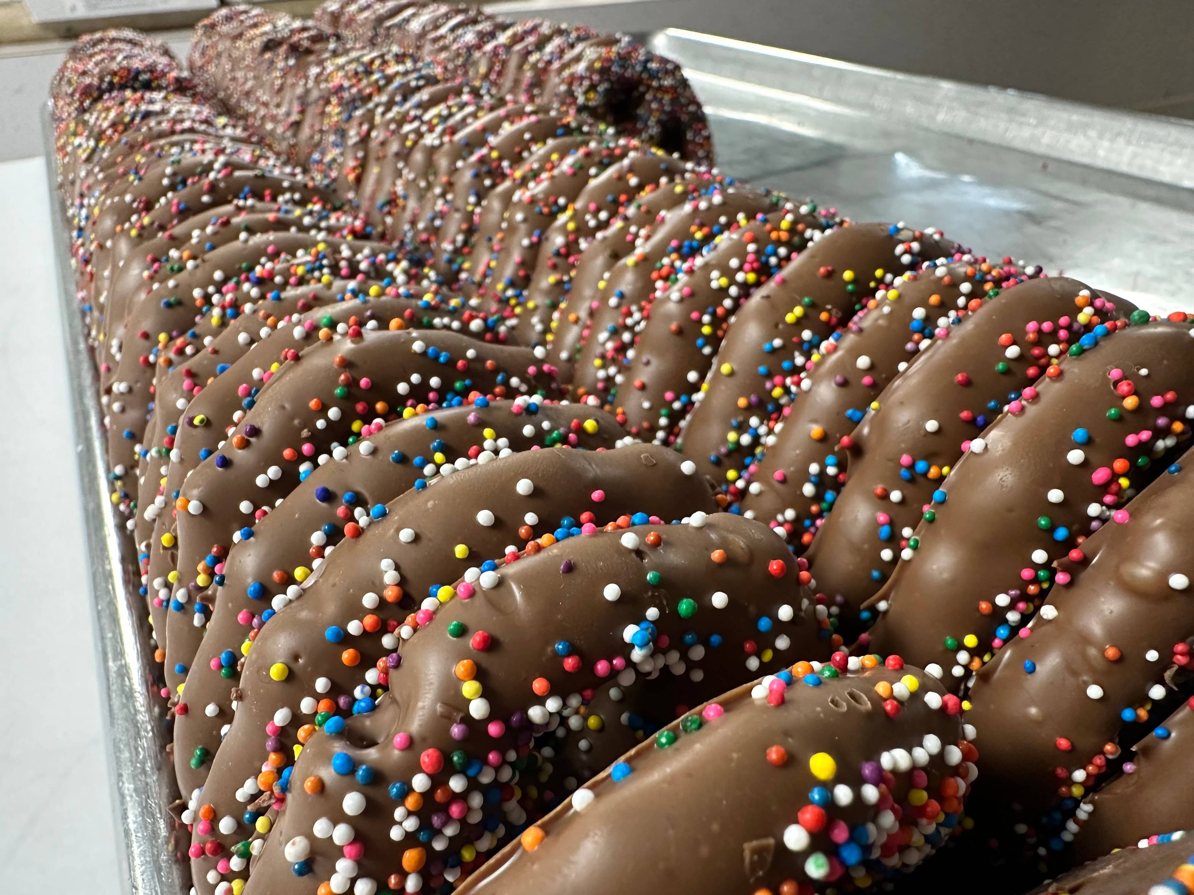 O’Gourmet MILK Chocolate 2PK Pretzel w/ Nonpareils 🥨 