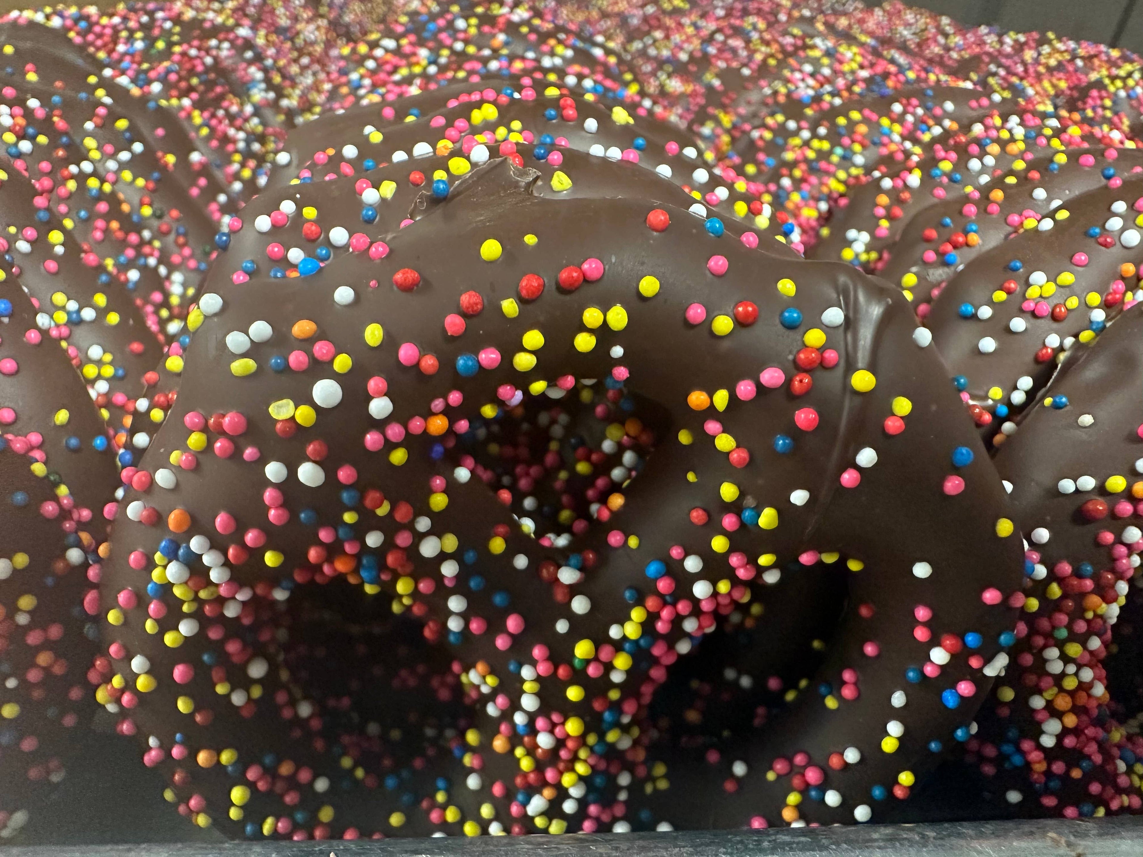O’Gourmet Dark Chocolate 2PK Pretzel w/ Nonpareils 🥨