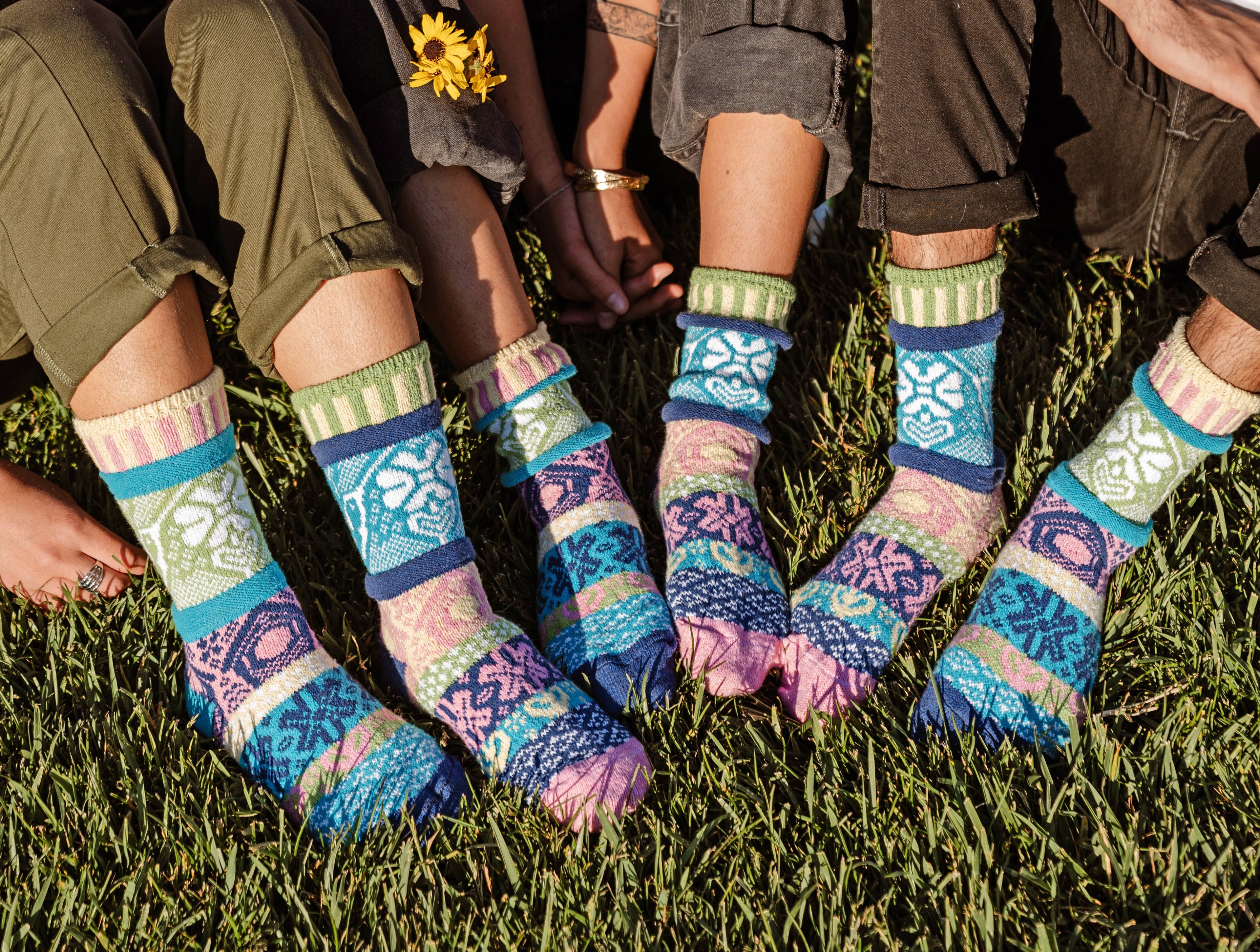 Hummingbird Crew Socks | Socks That Give Back : Medium (Women 8 - 10 / Men 7 - 9)