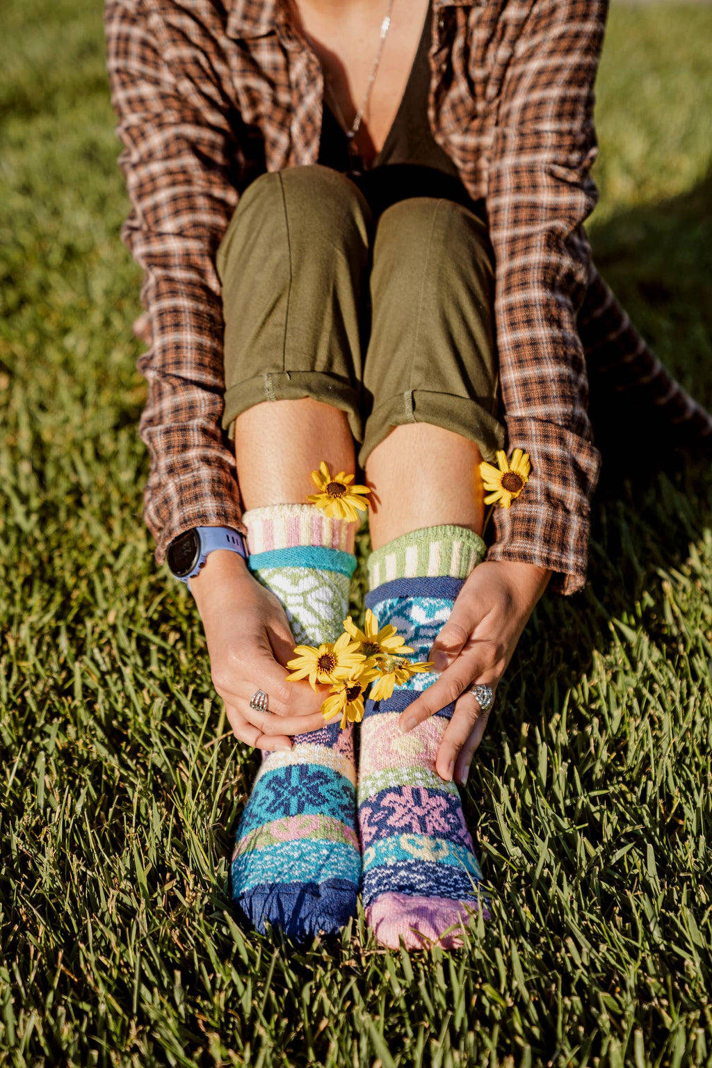 Hummingbird Crew Socks | Socks That Give Back : Medium (Women 8 - 10 / Men 7 - 9)