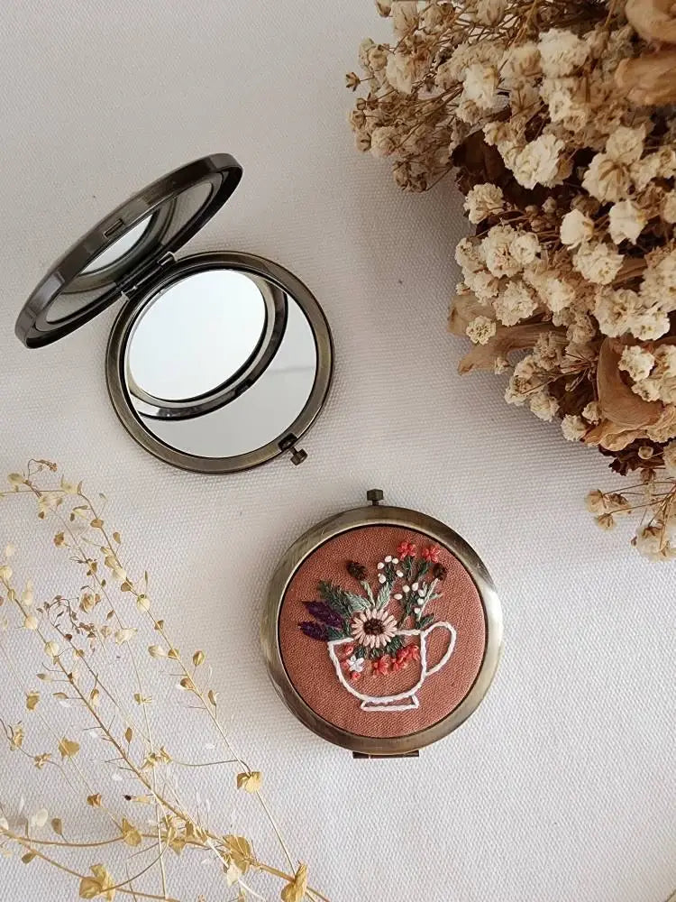 Floral Embroidered Compact Mirror, Collection Sophia ✅: 6. Yellow flower