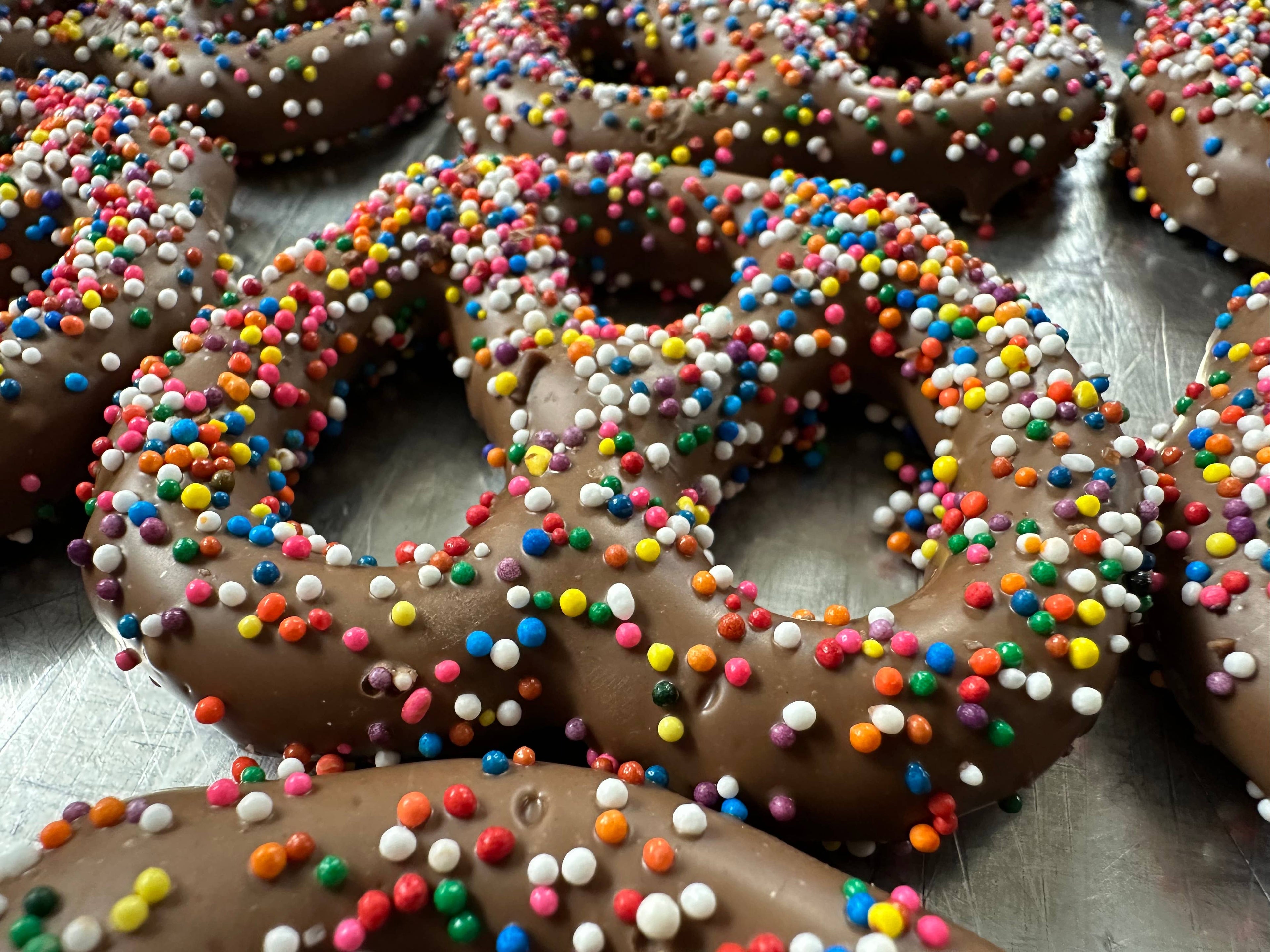 O’Gourmet MILK Chocolate 2PK Pretzel w/ Nonpareils 🥨 