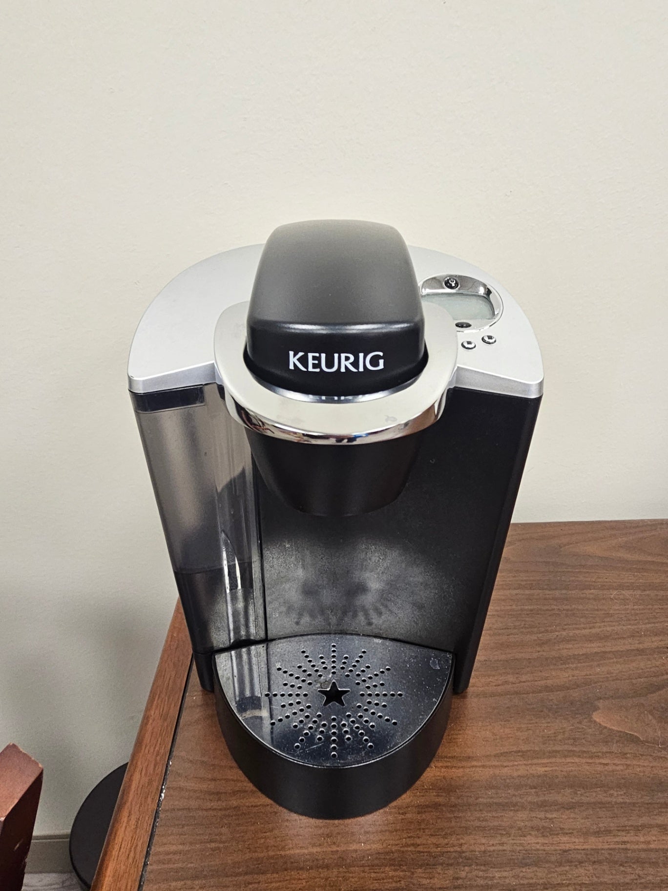Keurig K-Classic (K50) 48 oz reservoir and 3 brew sizes