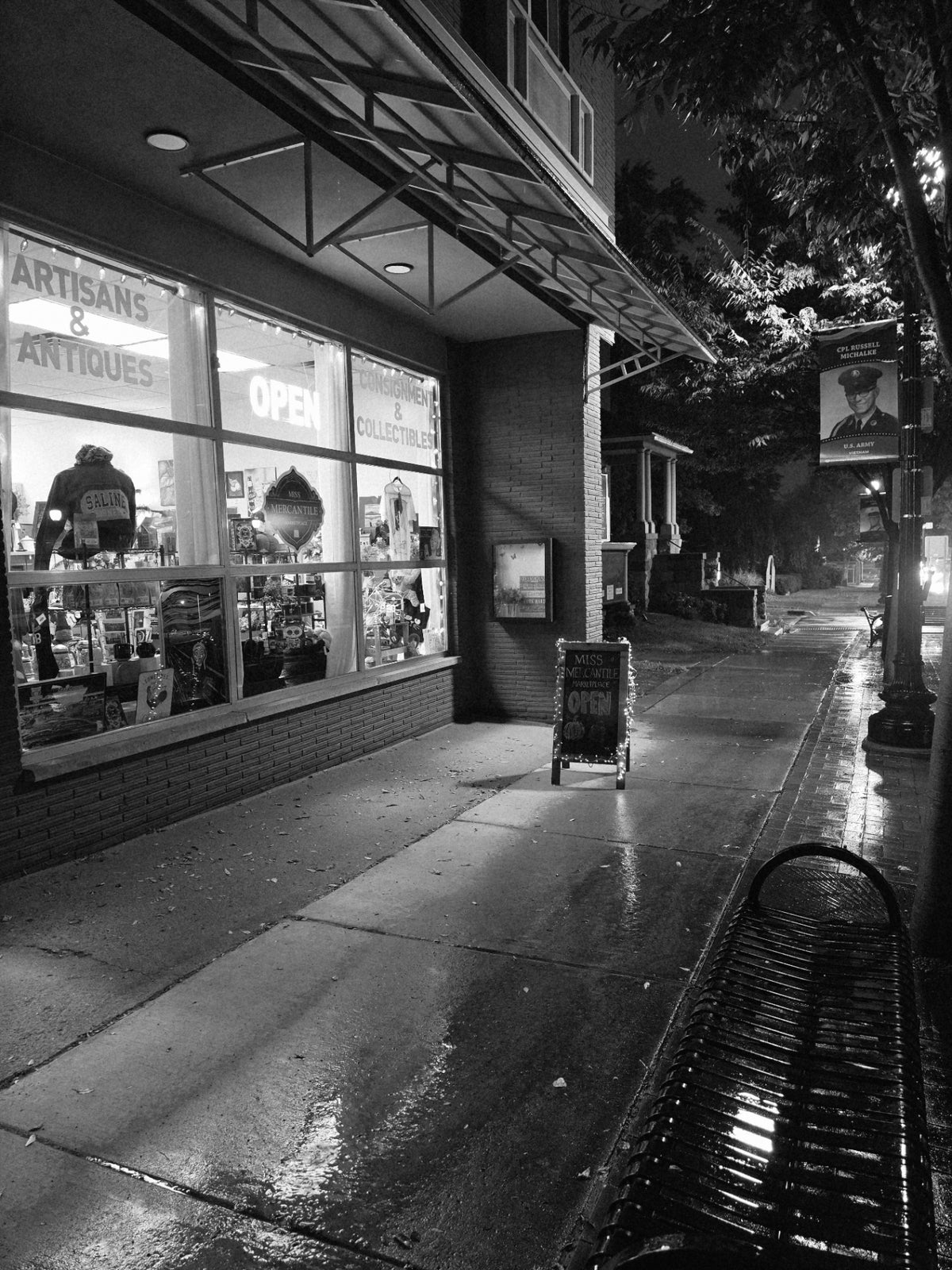Ghosts of the Merchant Square and Beyond: After-Hours Lantern Tour & Private Shopping