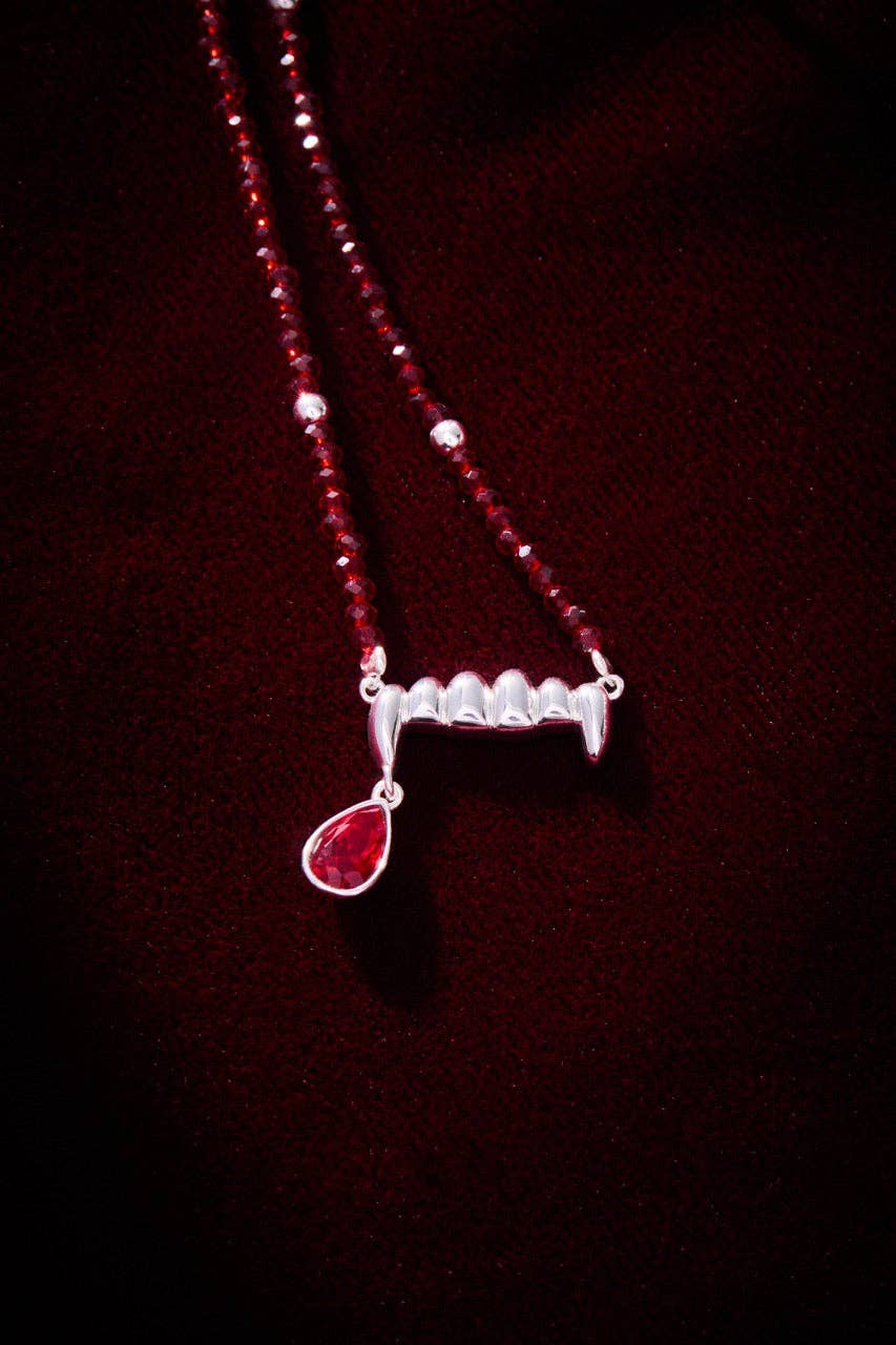 Vampire Teeth Fangs Pendant: Gold