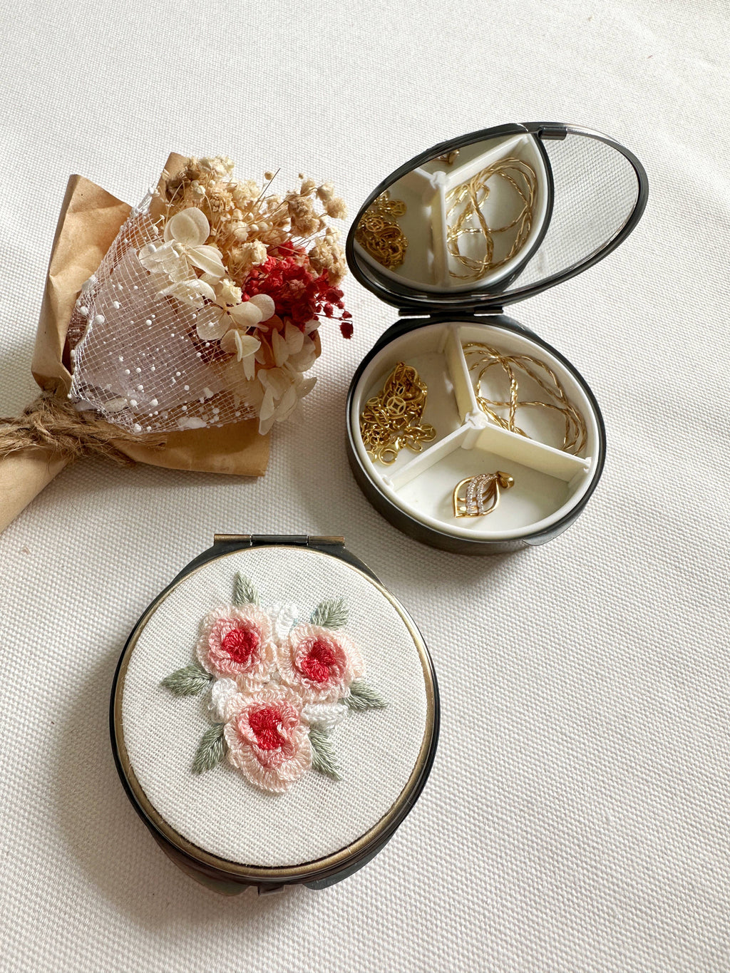 Floral Embroidered Round Jewelry Box With Mirror (In Stock✅): 2. Blue Roses