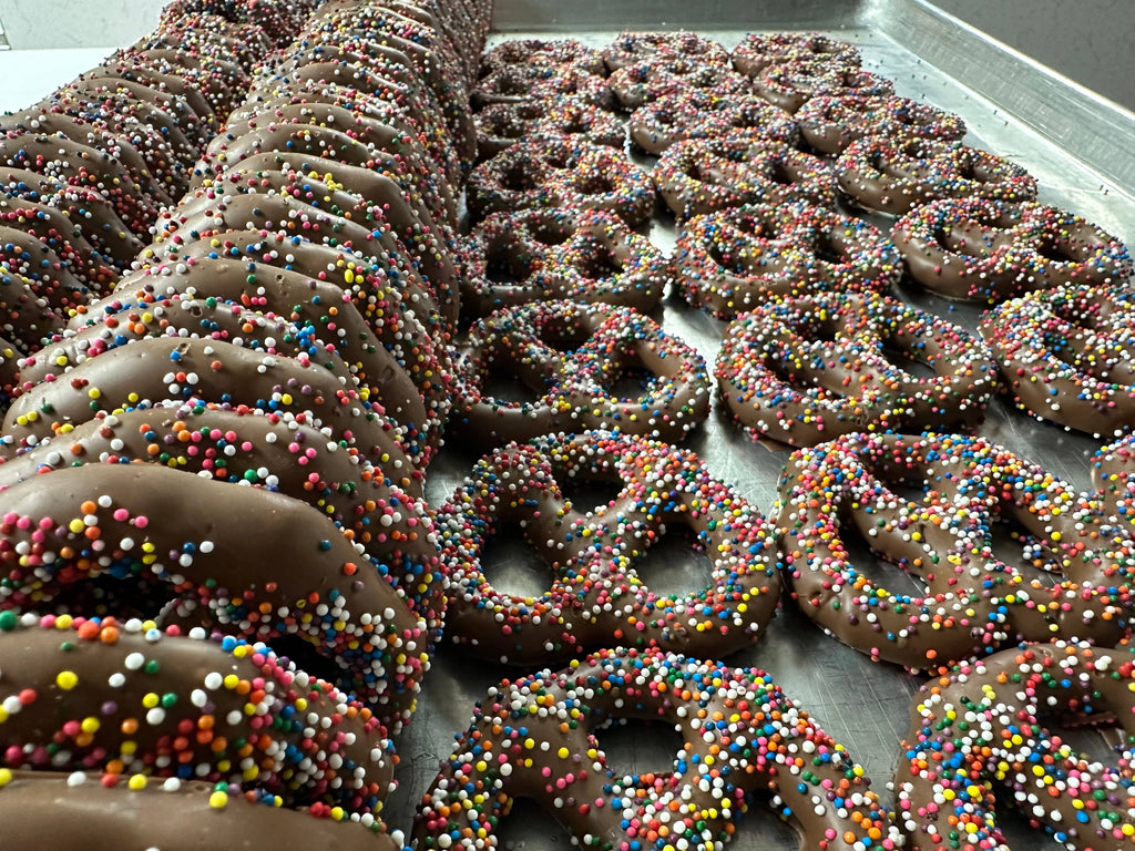 O’Gourmet MILK Chocolate 2PK Pretzel w/ Nonpareils 🥨 