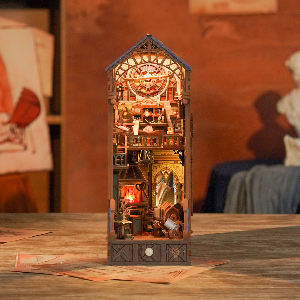 DIY Book Nook Kit: Leonardo da Vinci w/ Dust Cover