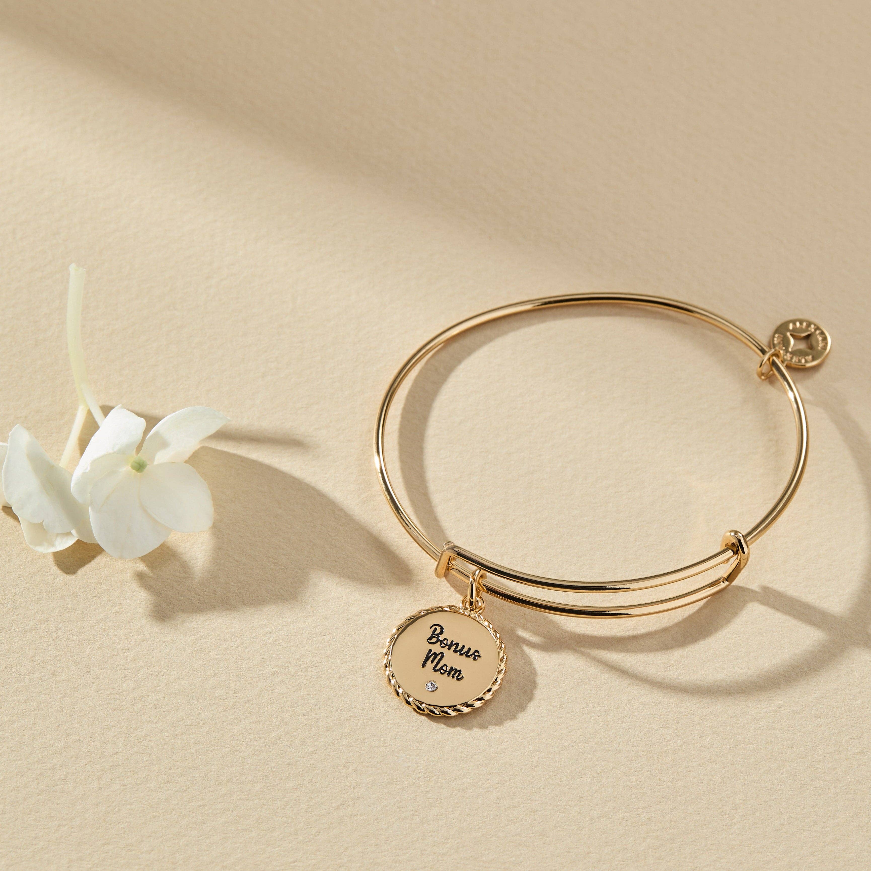 Bonus Mom 'Family Isn't Only Blessed By Name' Charm Bangle: Gold