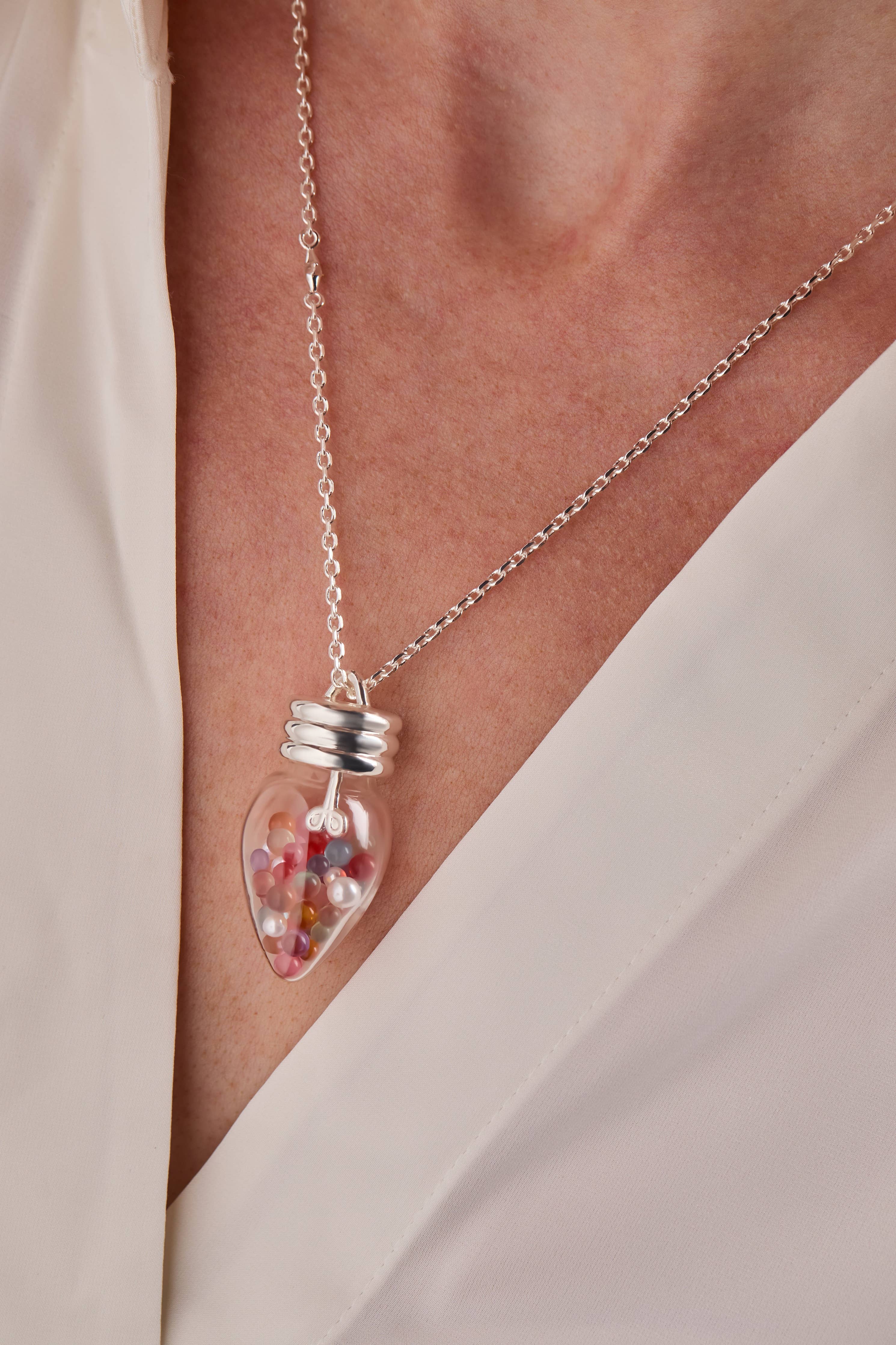 Christmas Light Bulb Shaker Necklace: Silver