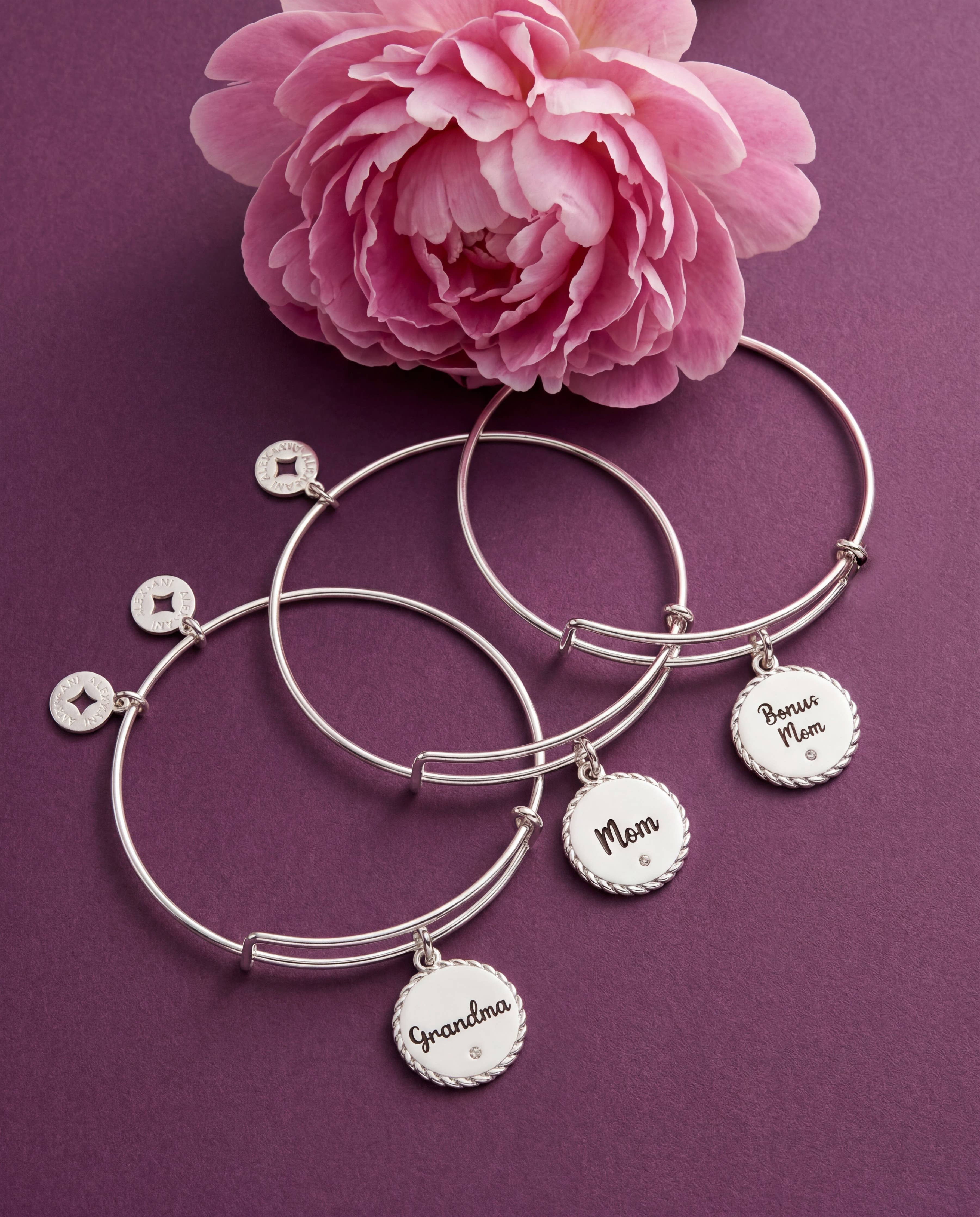 Bonus Mom 'Family Isn't Only Blessed By Name' Charm Bangle: Gold