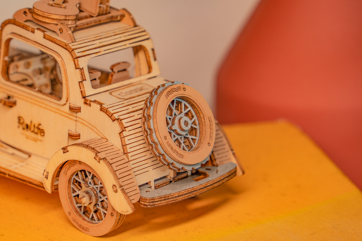3D Laser Cut Wooden Puzzle: Vintage Car
