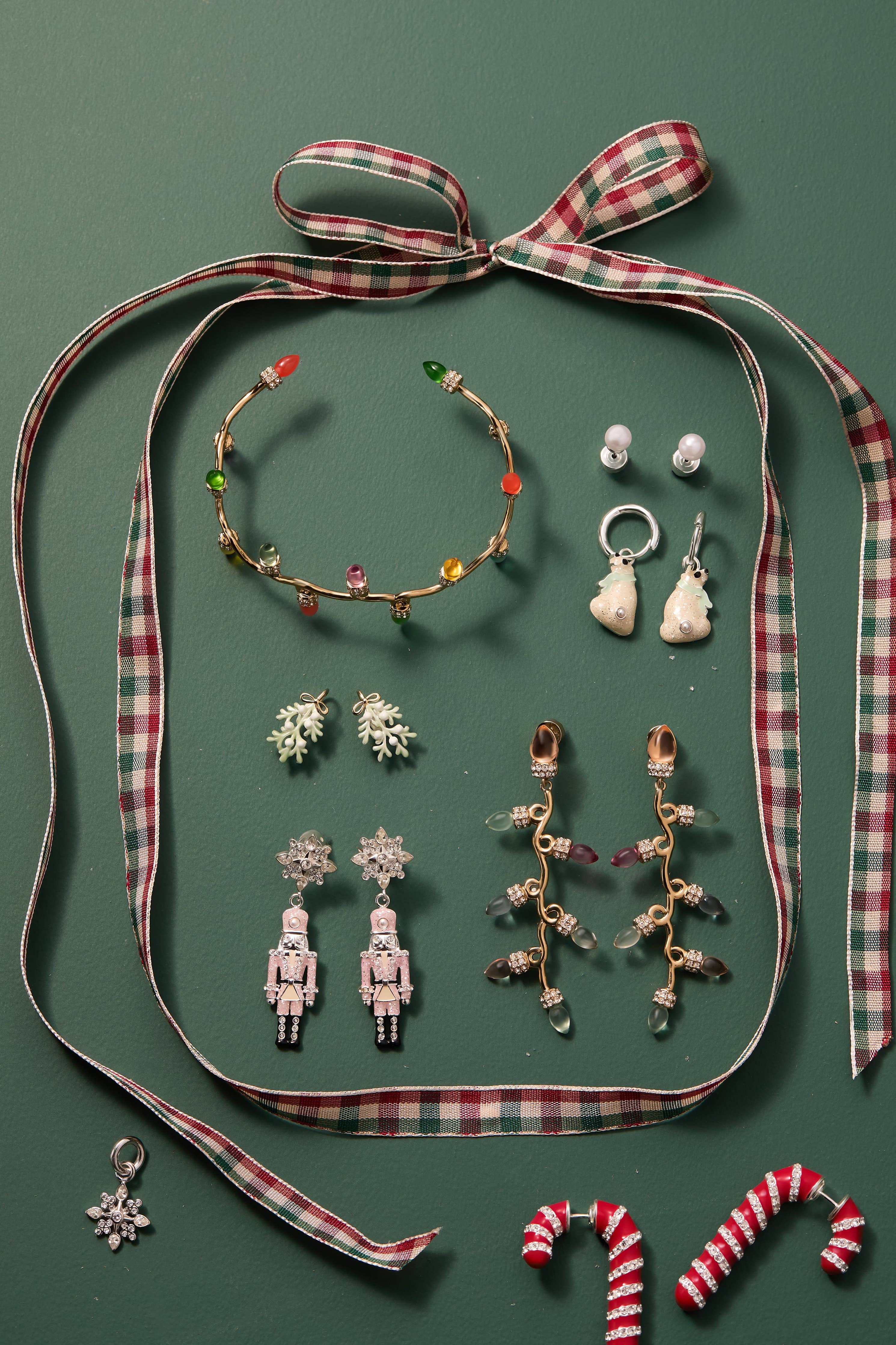 Christmas Muted Light Bulb Earrings: Silver