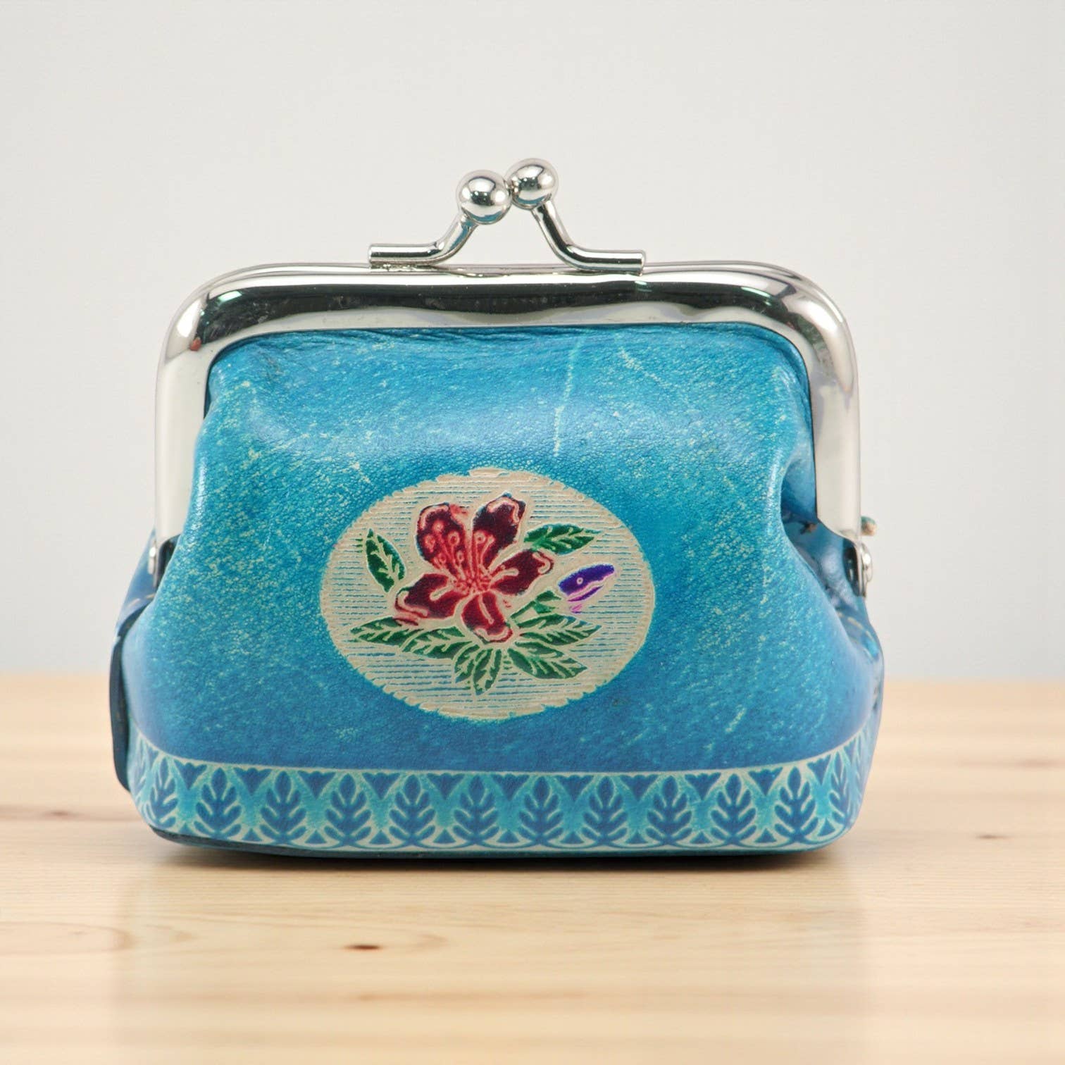 Handmade Leather metal clip clasped Coin Purse - K0004