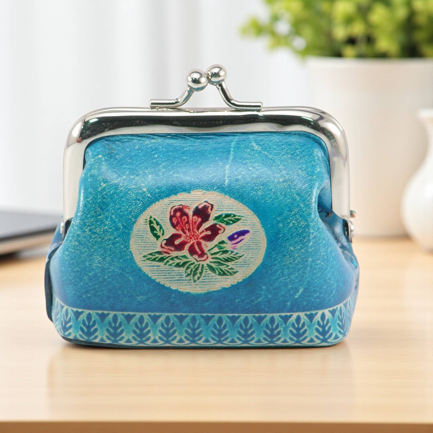 Handmade Leather metal clip clasped Coin Purse - K0004