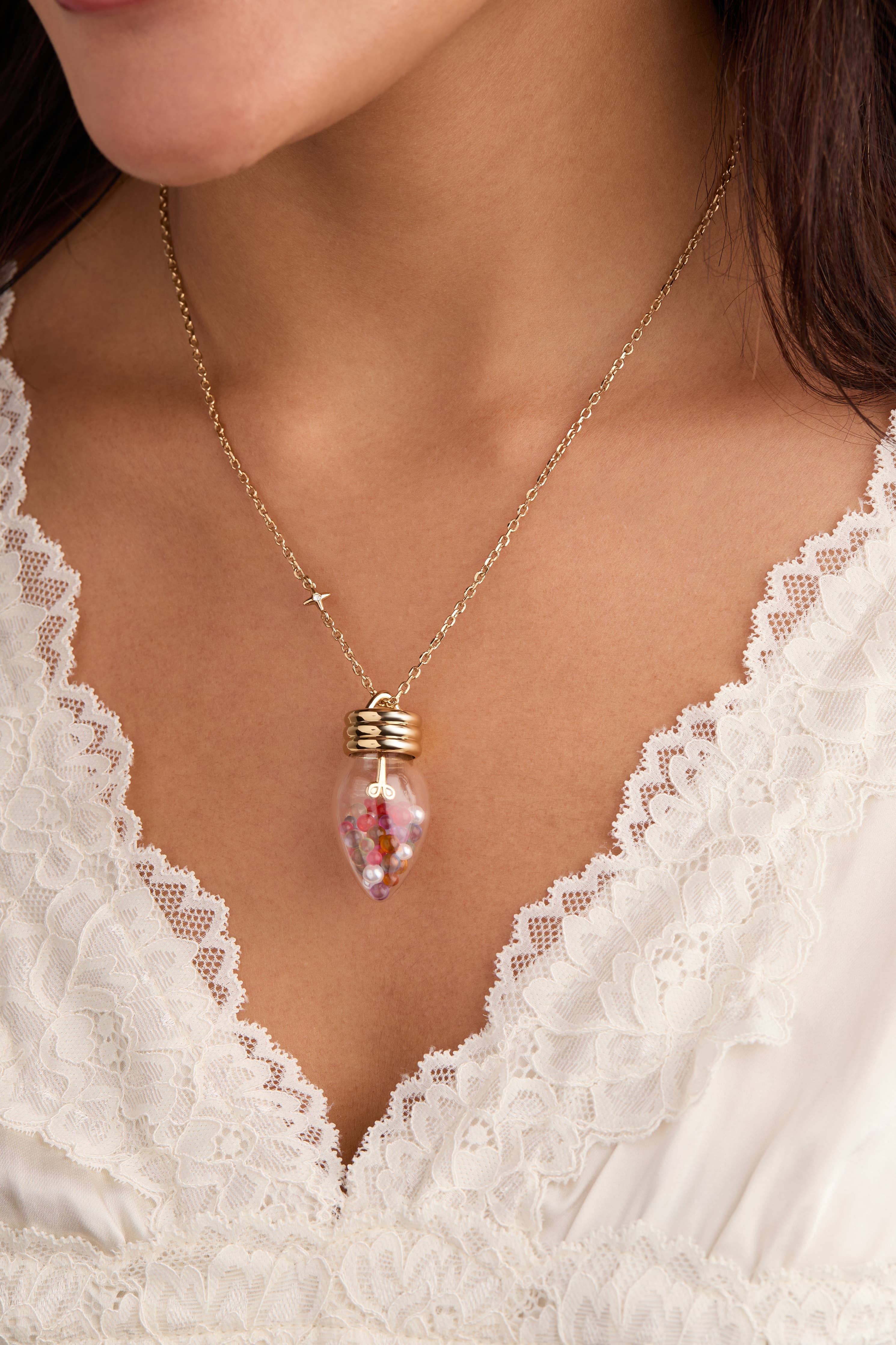 Christmas Light Bulb Shaker Necklace: Silver