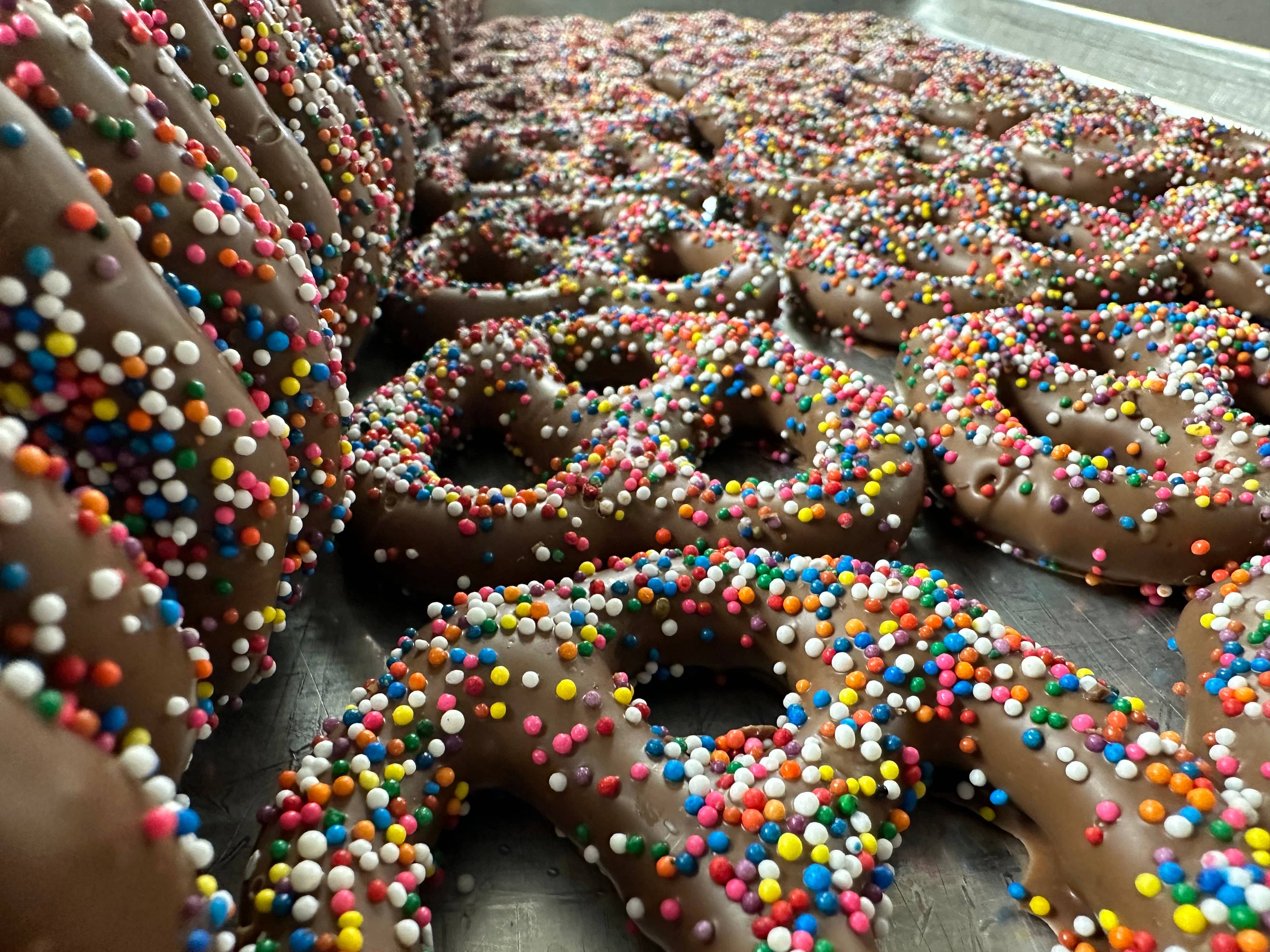 O’Gourmet MILK Chocolate 2PK Pretzel w/ Nonpareils 🥨 