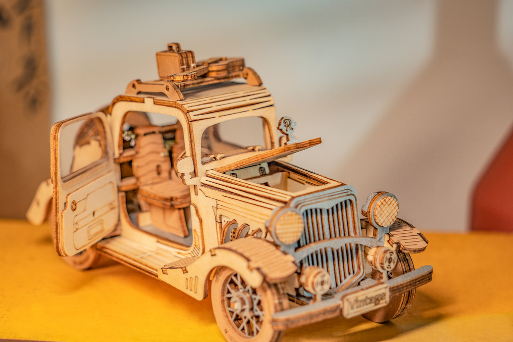 3D Laser Cut Wooden Puzzle: Vintage Car