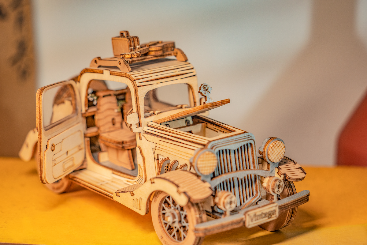 3D Laser Cut Wooden Puzzle: Vintage Car