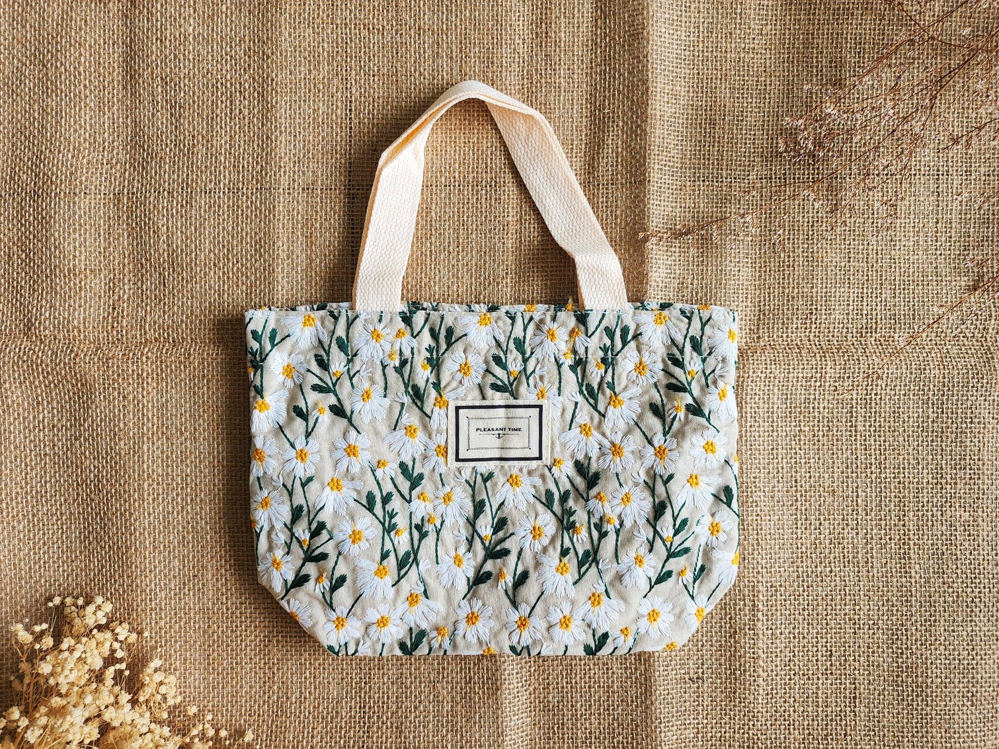 Cute Daisy Embroidered Lunch Bag: Black