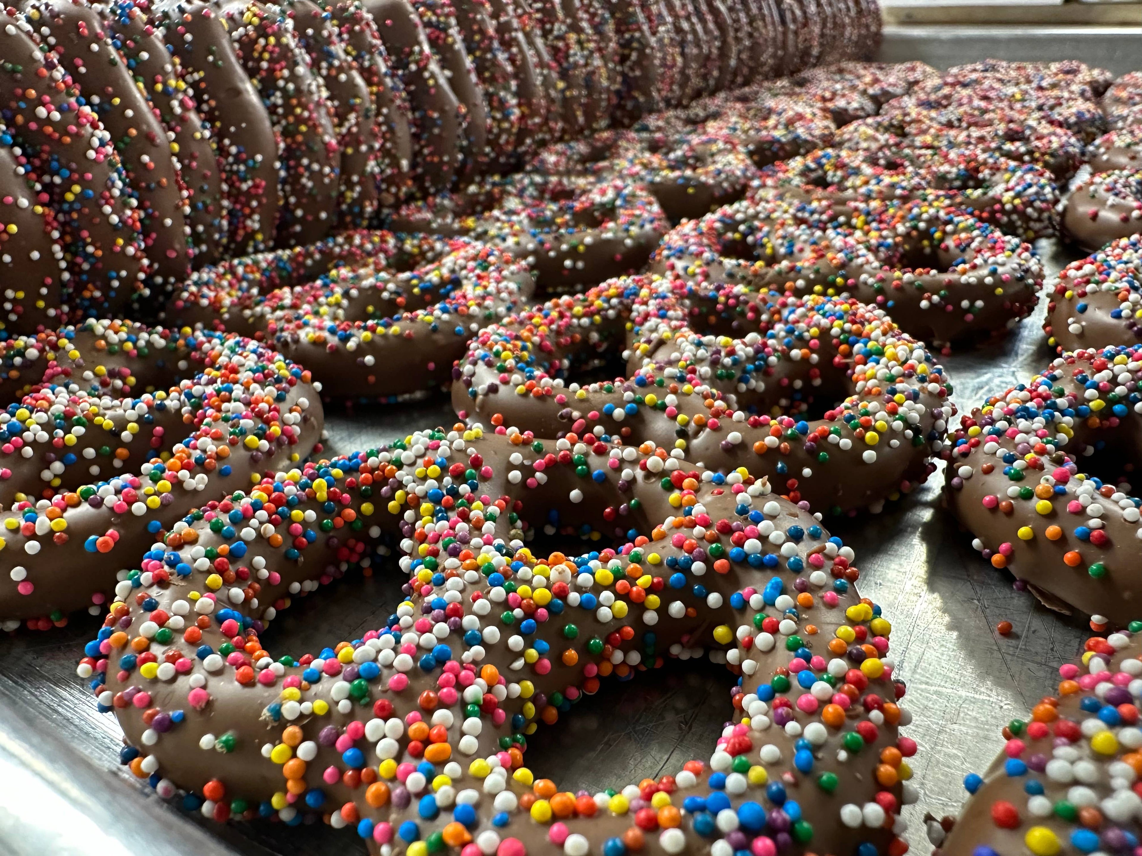 O’Gourmet MILK Chocolate 2PK Pretzel w/ Nonpareils 🥨 