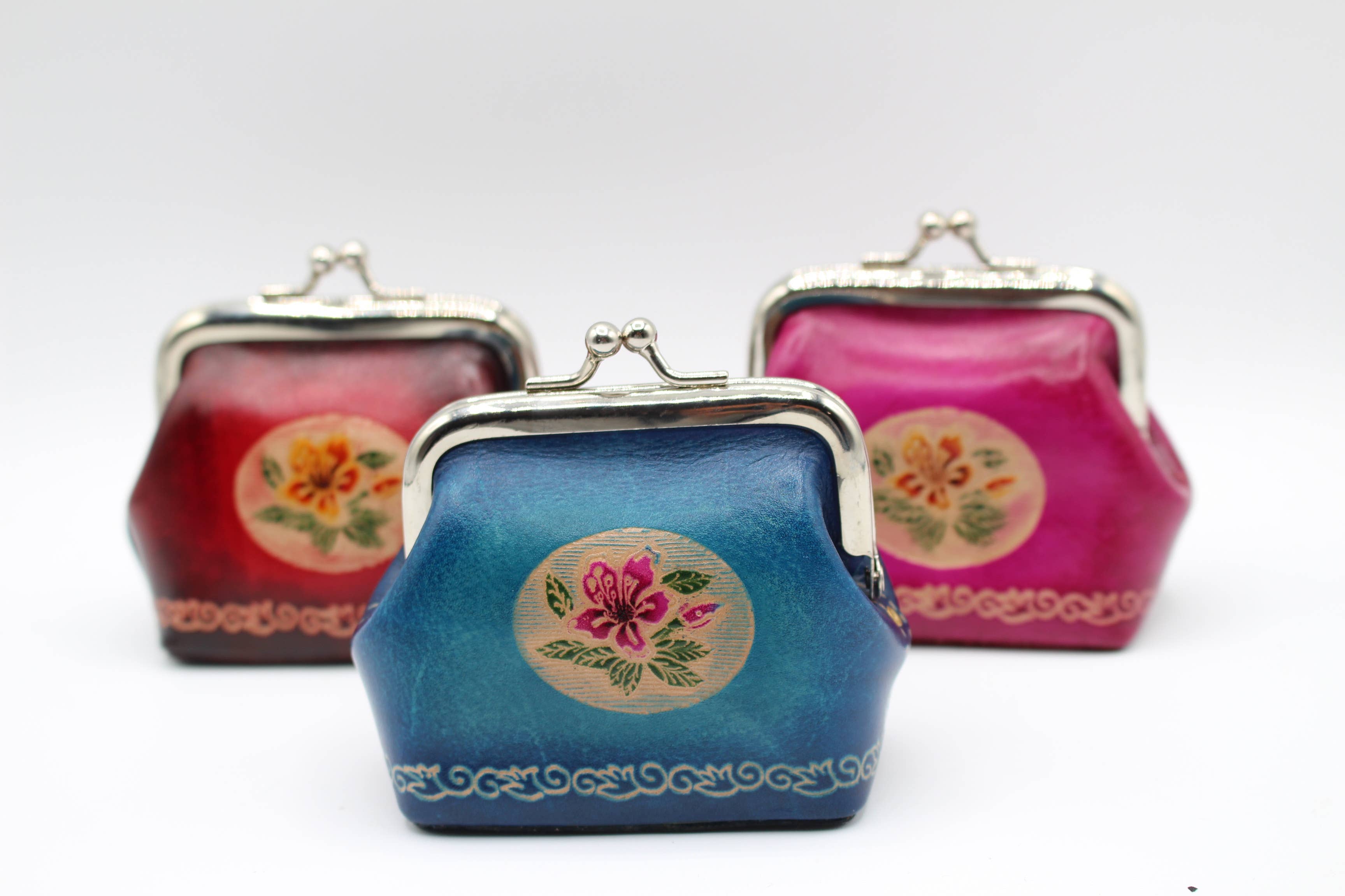 Handmade Leather metal clip clasped Coin Purse - K0004
