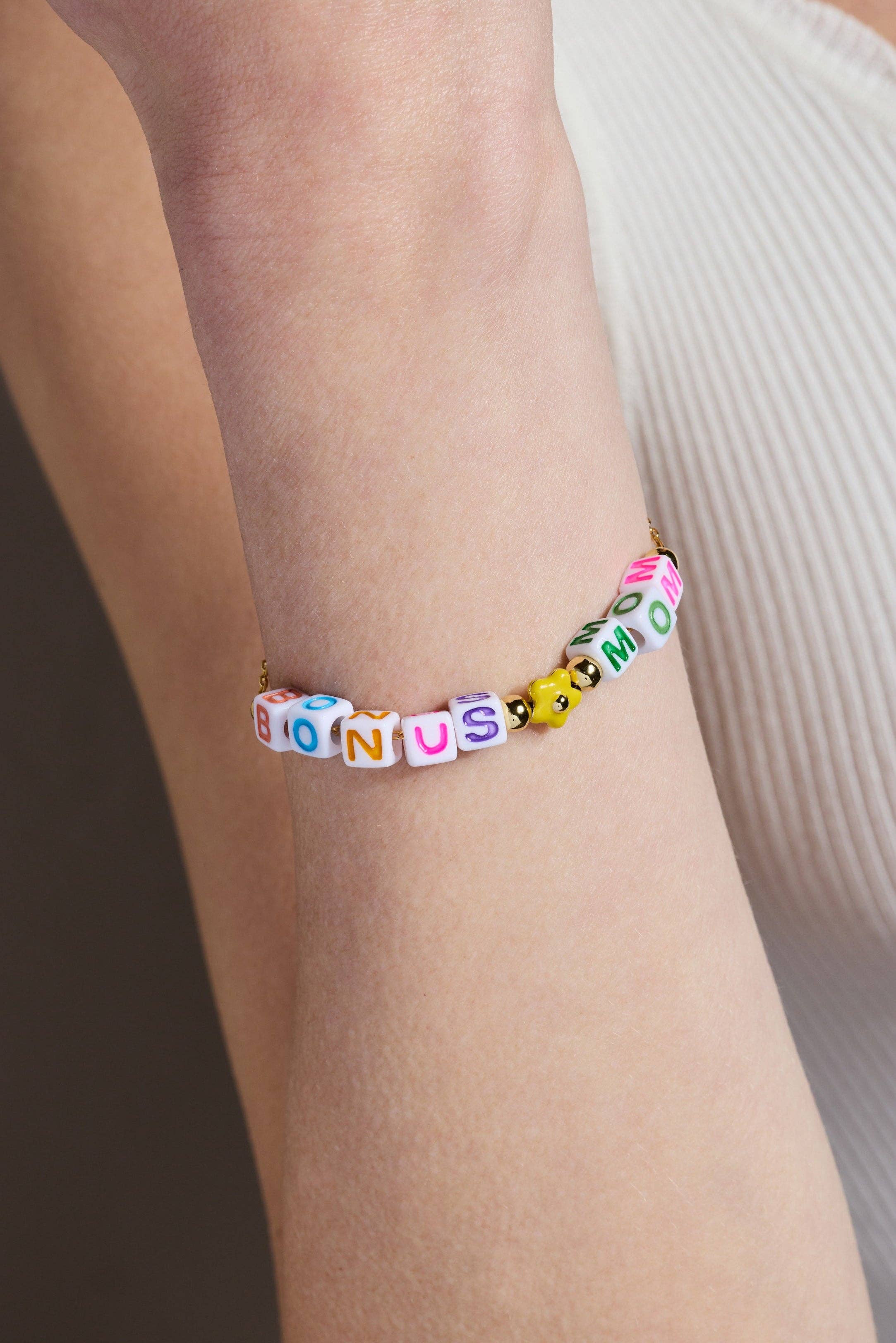 'Bonus Mom' Alphabet Bead Linear Bracelet: Gold