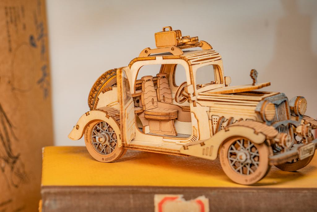 3D Laser Cut Wooden Puzzle: Vintage Car